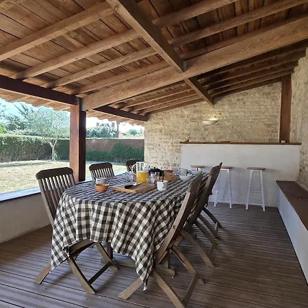 Дом отдыха O Nid D'hirondelle Maison Conviviale En Pierres Avec Preau D'ete