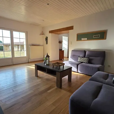O Nid D'hirondelle Maison Conviviale En Pierres Avec Preau D'ete Thire