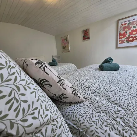 O Nid D'hirondelle Maison Conviviale En Pierres Avec Preau D'ete * Thire
