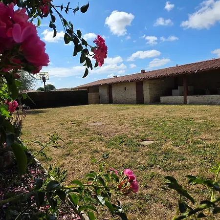 Prázdninový dům O Nid D'hirondelle Maison Conviviale En Pierres Avec Preau D'ete *